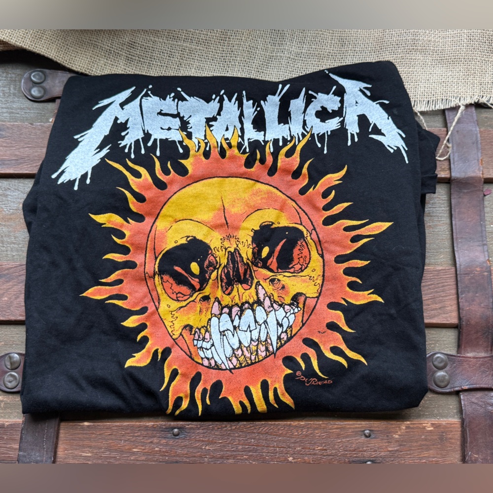Metallica Graphic Tee with Fiery Skull Sun Size XL
